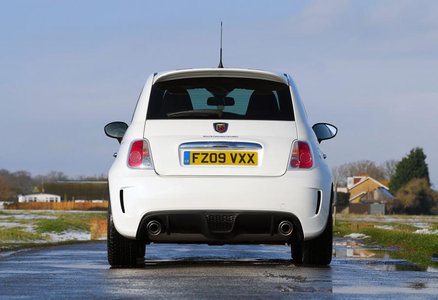  Abarth 500 esseesse 2009 года  (UK) (фото 16 из 29)
